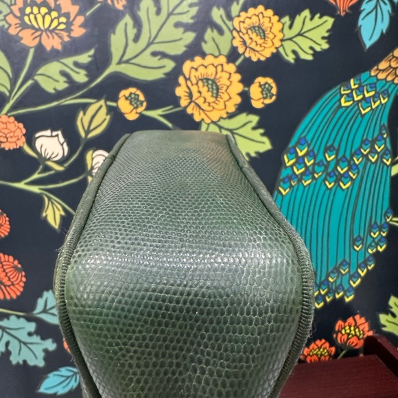 Salvatore Ferragamo Vintage Green Lizard-Embossed Vara Crossbody (1988–1992) - Picture 9 of 11